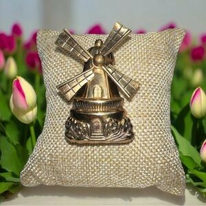 Rare Vintage Coro Pegasus Gold Tone Windmill Brooch